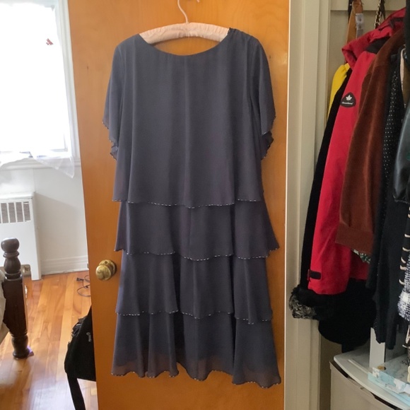 Sz 14P Tiered Ruffle Chiffon Dress Smoky Grey - Picture 2 of 12